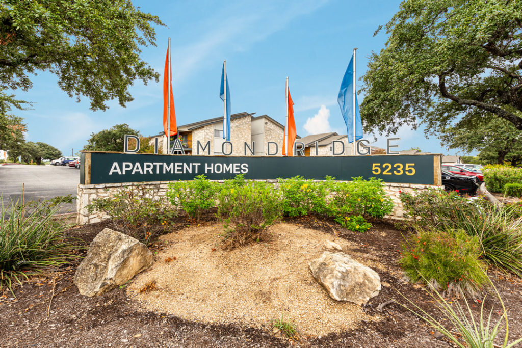 BlackHawk Property Holdings and MAA Acquire 304Unit San Antonio